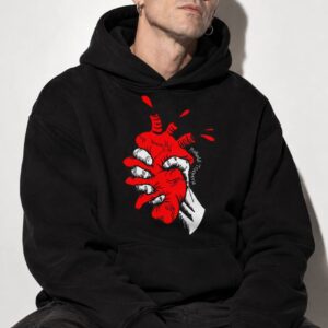 Chico con Sudadera oversize negra con capucha y diseño Corasón Estrujao